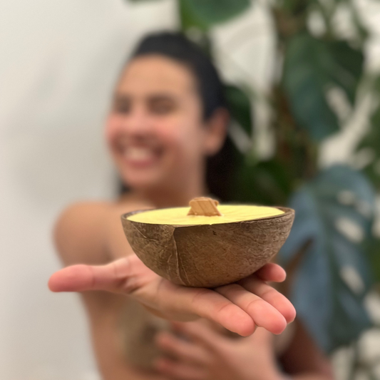 Wood wick candle in a coconut shell. Beeswax & Coconut Wax - CocoBee.