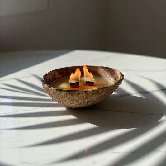 Wooden wick candle. coconut candle.