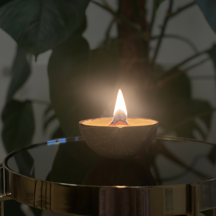 Wood wick scented candle in a coconut shell.  Beeswax & Coconut Wax - CocoBee.